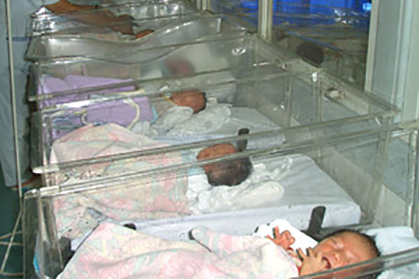 Trẻ sơ sinh bị lây nhiễm siêu vi viêm gan B sẽ chuyển sang mạn tính